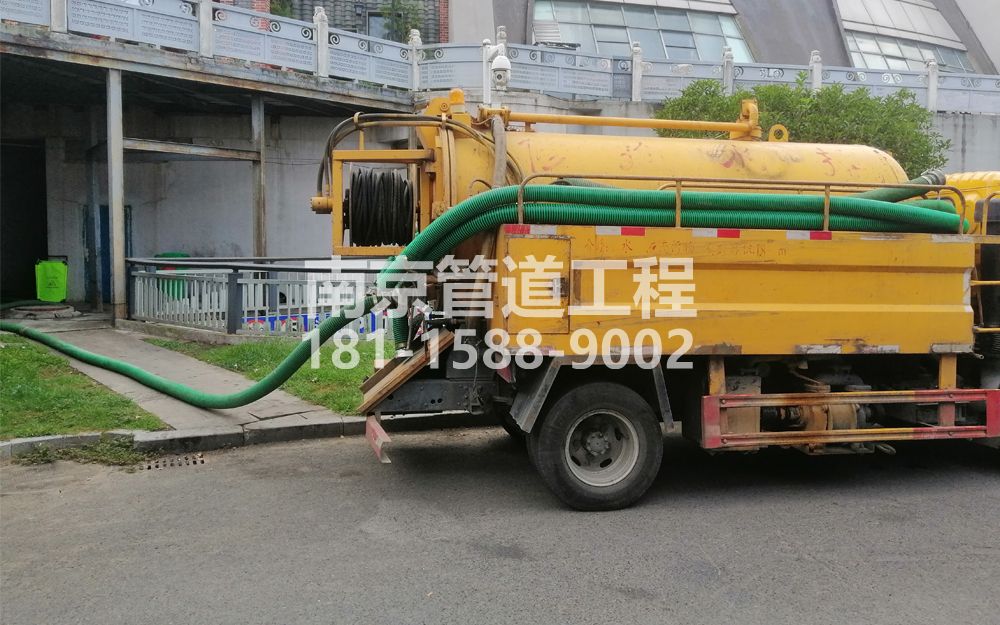 277大庄商场隔油池吸污